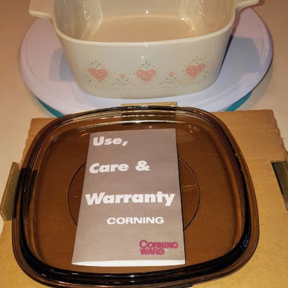 VINTAGE CORNINGWARE/NEW IN BOX!! FOREVER YOURS 1.5-quart Heart Dish w/lid - Picture 3 of 13